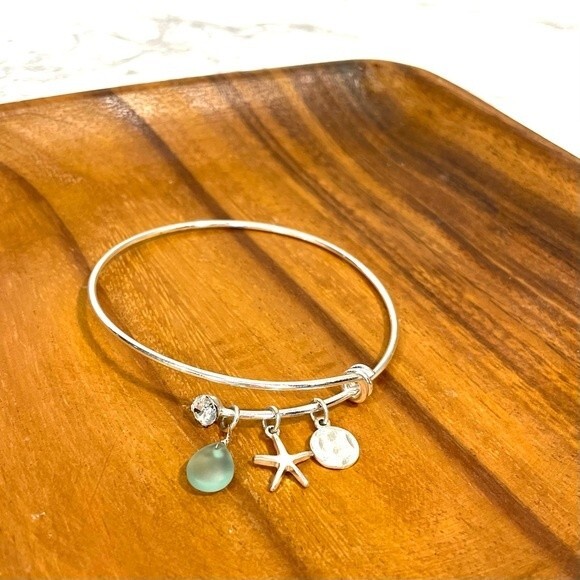 Beach Themed Silver Bangle Bracelet Beach Glass Starfish Sandollar - Picture 4 of 6
